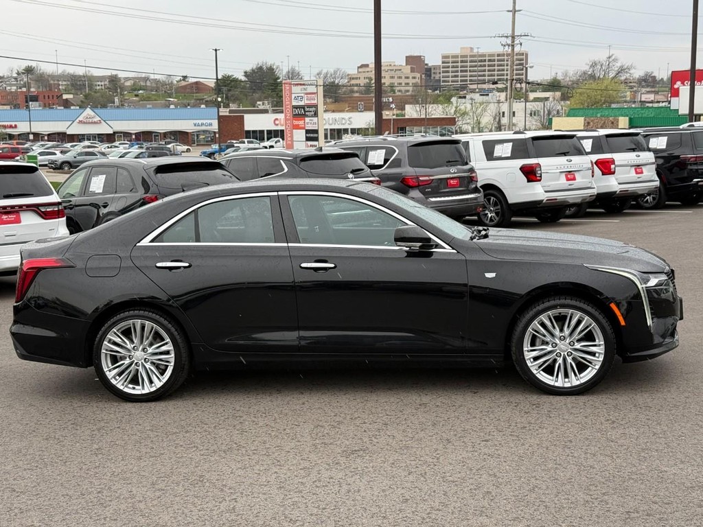 Cadillac CT4 Vehicle Full-screen Gallery Image 02