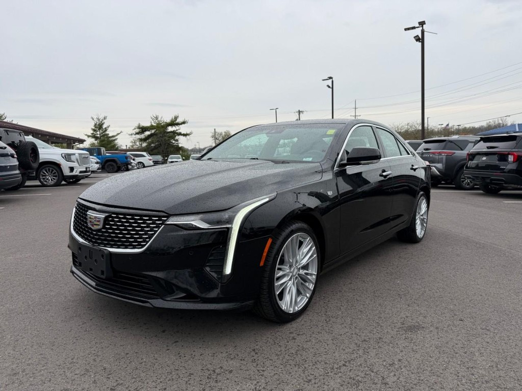 Cadillac CT4 Vehicle Full-screen Gallery Image 09
