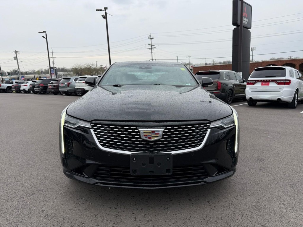 Cadillac CT4 Vehicle Full-screen Gallery Image 10