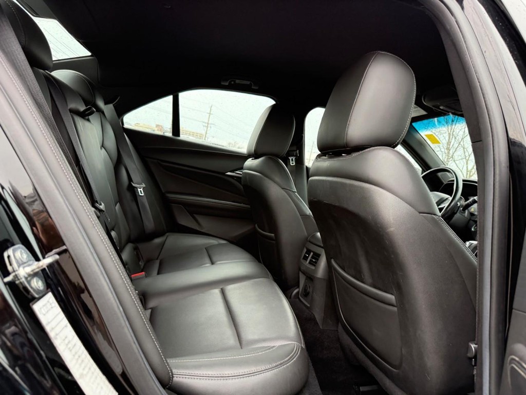 Cadillac CT4 Vehicle Full-screen Gallery Image 11