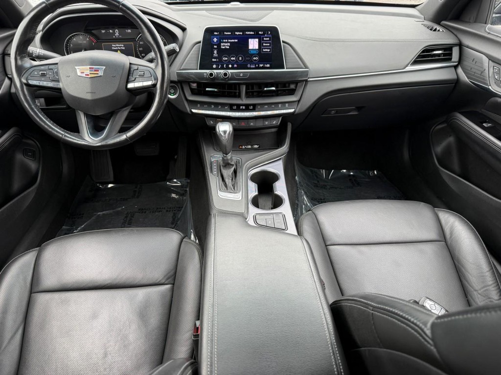 Cadillac CT4 Vehicle Full-screen Gallery Image 12