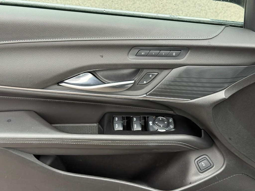 Cadillac CT4 Vehicle Full-screen Gallery Image 16