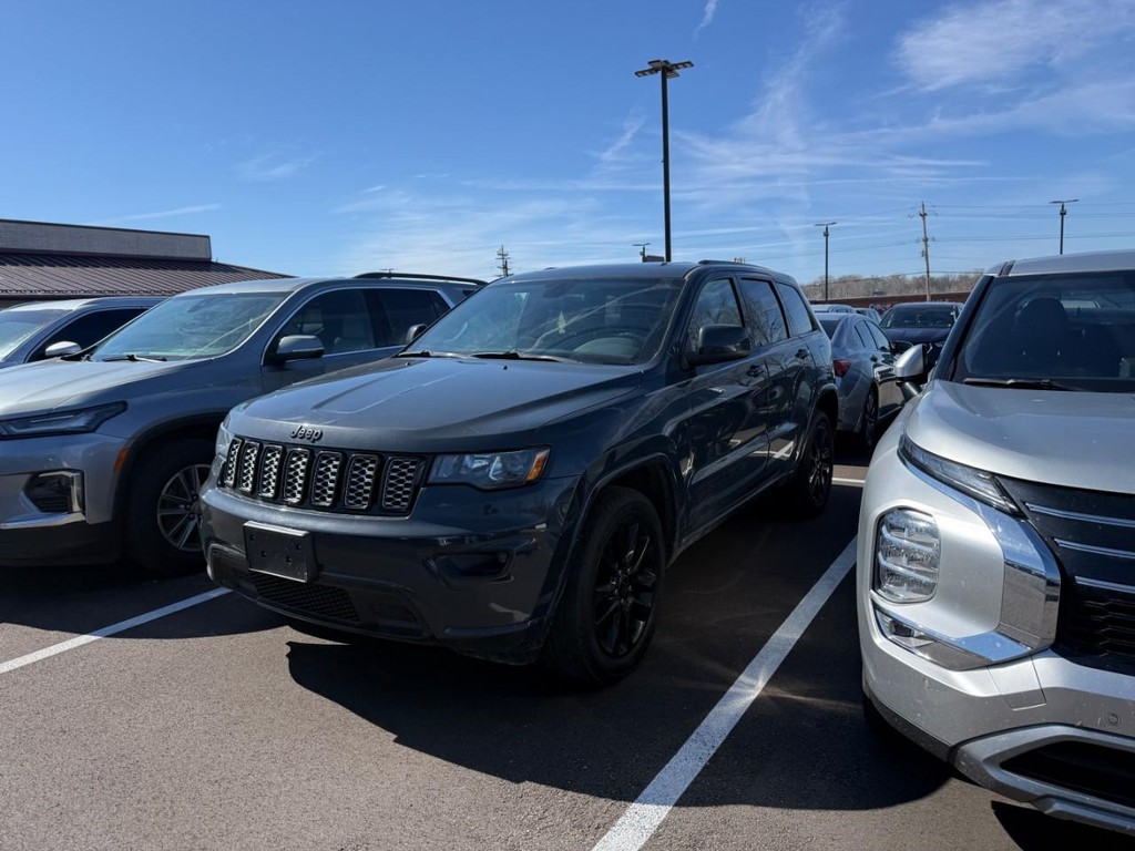 Jeep Grand Cherokee Vehicle Full-screen Gallery Image 02
