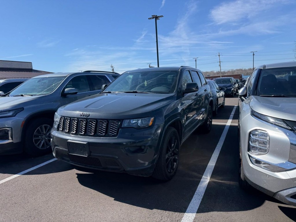 Jeep Grand Cherokee Vehicle Full-screen Gallery Image 03