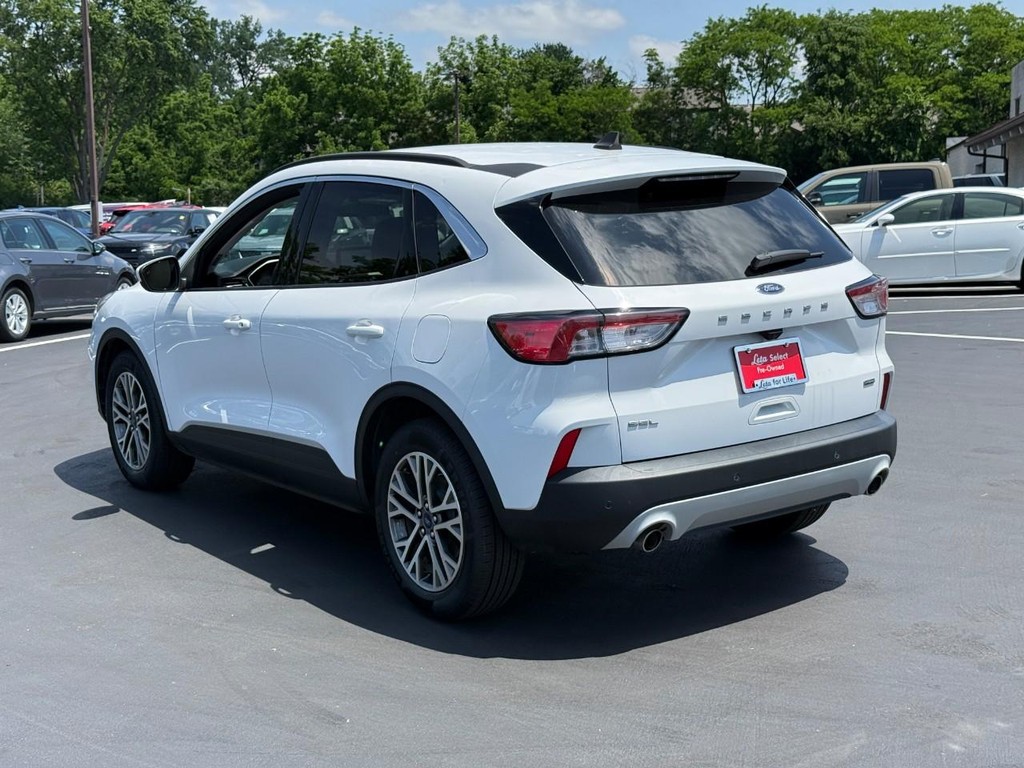 Ford Escape Vehicle Full-screen Gallery Image 04