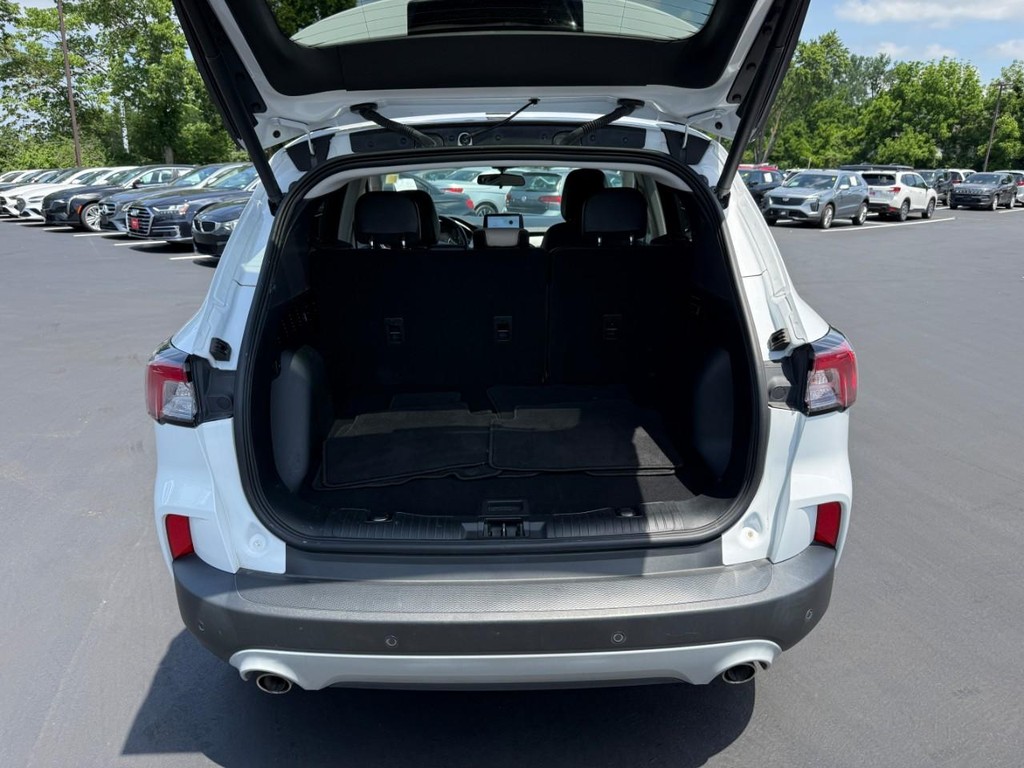 Ford Escape Vehicle Full-screen Gallery Image 07