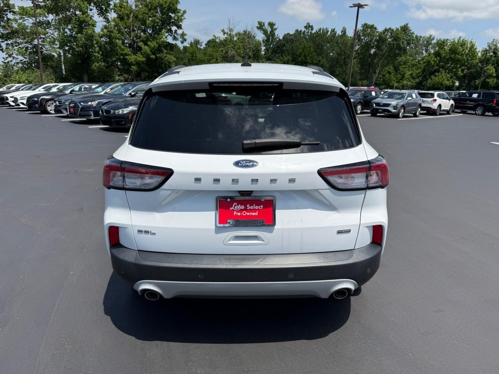 Ford Escape Vehicle Full-screen Gallery Image 08