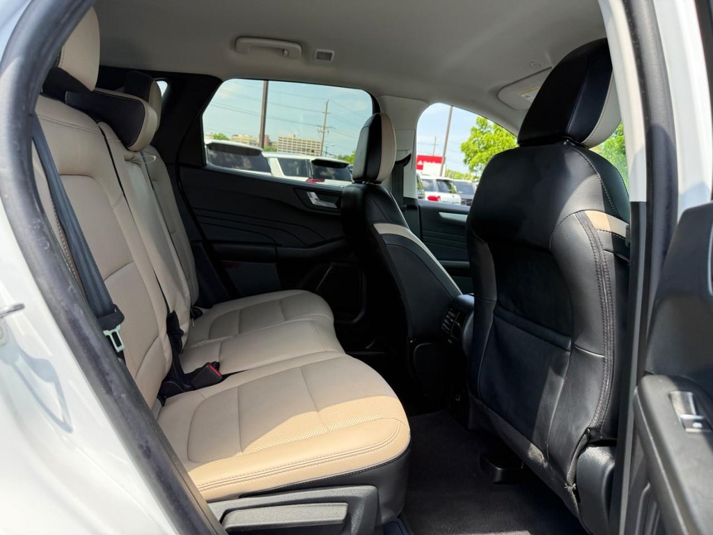 Ford Escape Vehicle Full-screen Gallery Image 11