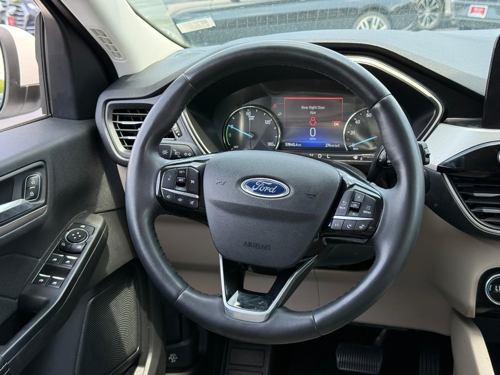 Ford Escape Vehicle Full-screen Gallery Image 13