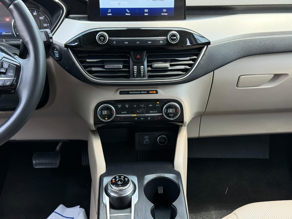 Ford Escape Vehicle Full-screen Gallery Image 15