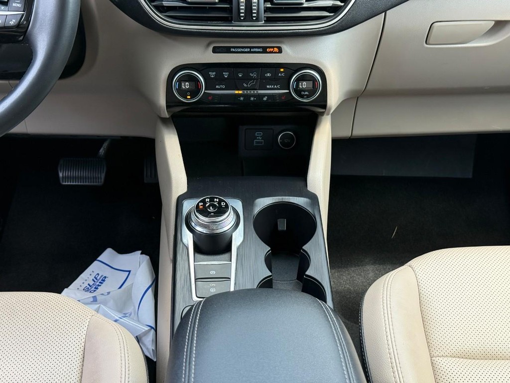 Ford Escape Vehicle Full-screen Gallery Image 16