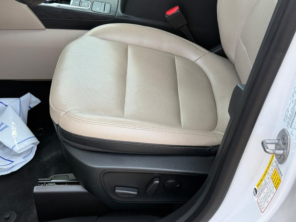 Ford Escape Vehicle Full-screen Gallery Image 19