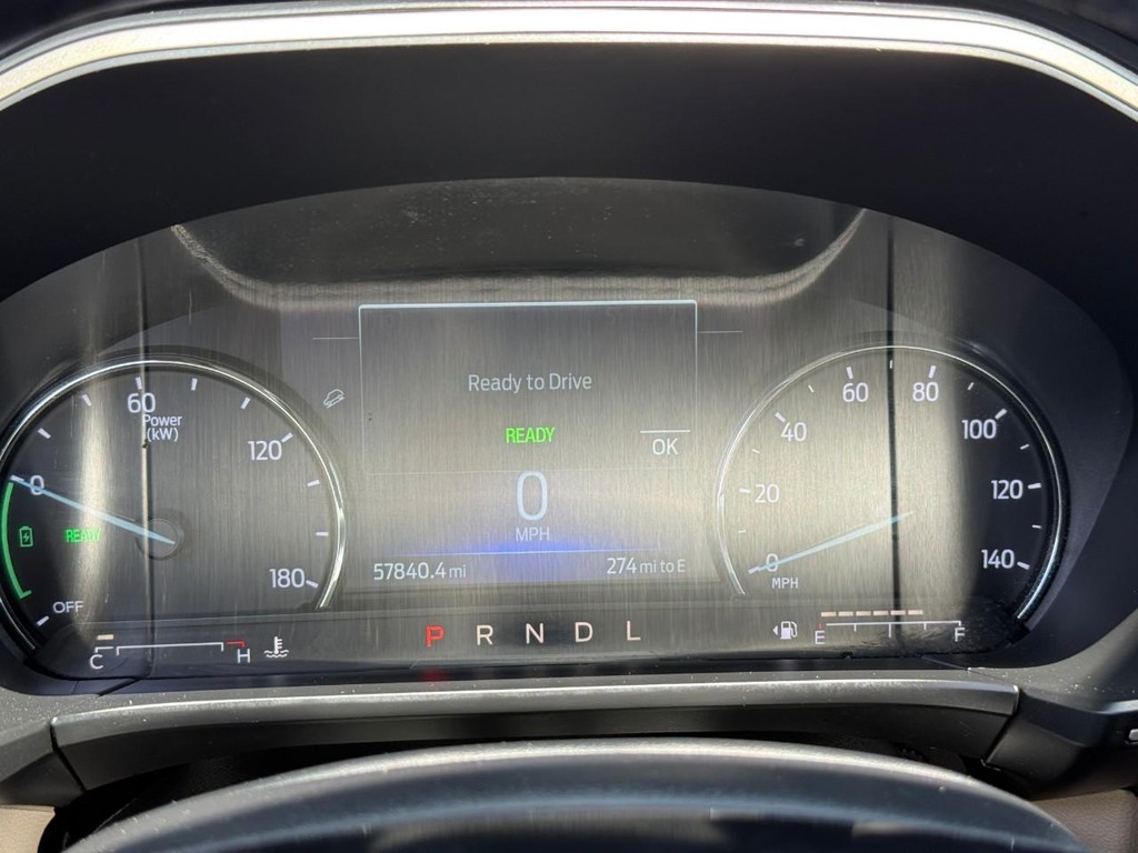 Ford Escape Vehicle Full-screen Gallery Image 23