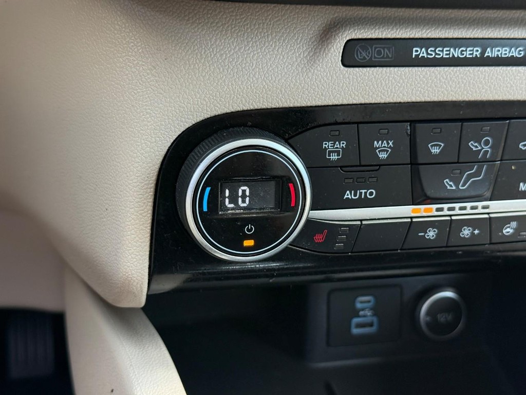 Ford Escape Vehicle Full-screen Gallery Image 25