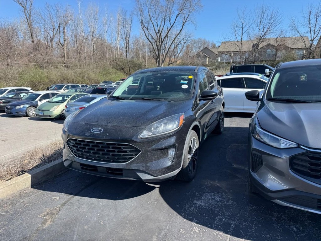 Ford Escape Vehicle Full-screen Gallery Image 03