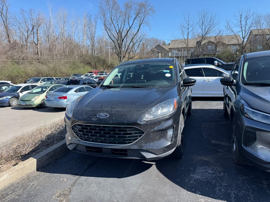 Ford Escape Vehicle Full-screen Gallery Image 04