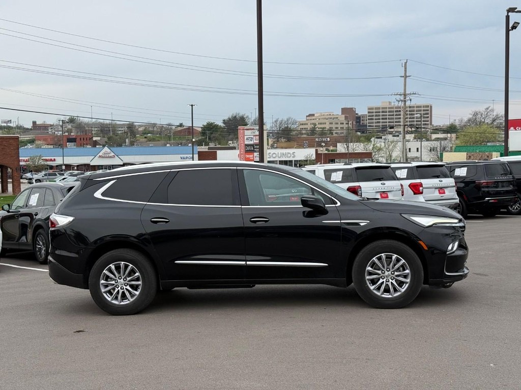 Buick Enclave Vehicle Full-screen Gallery Image 02