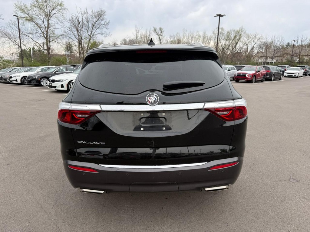 Buick Enclave Vehicle Full-screen Gallery Image 07