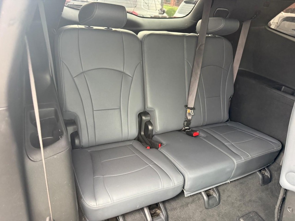 Buick Enclave Vehicle Full-screen Gallery Image 10