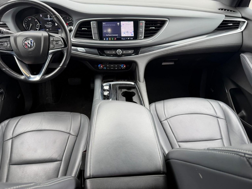 Buick Enclave Vehicle Full-screen Gallery Image 12