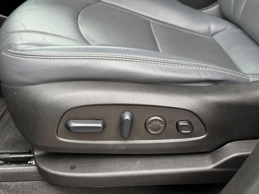 Buick Enclave Vehicle Full-screen Gallery Image 19
