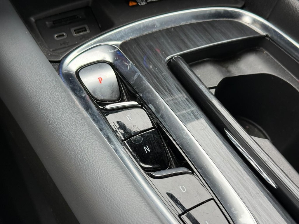 Buick Enclave Vehicle Full-screen Gallery Image 23