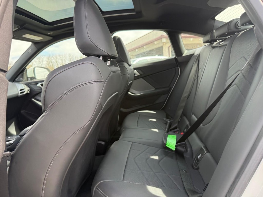 BMW 2 Series Vehicle Full-screen Gallery Image 11