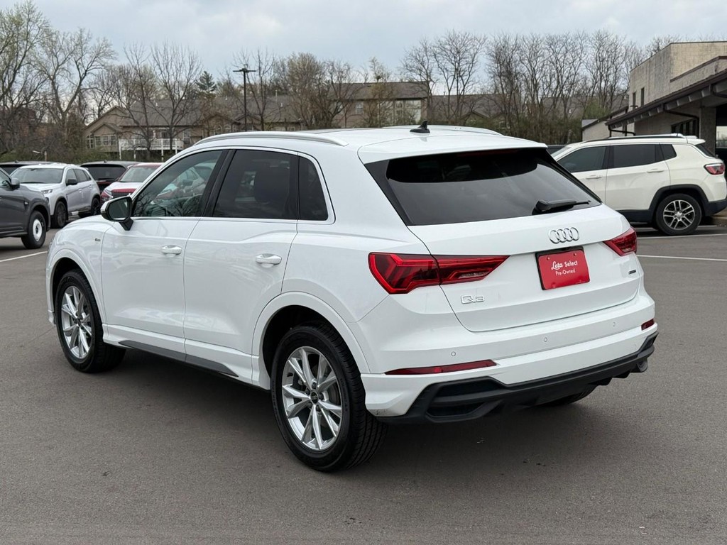 Audi Q3 Vehicle Full-screen Gallery Image 04