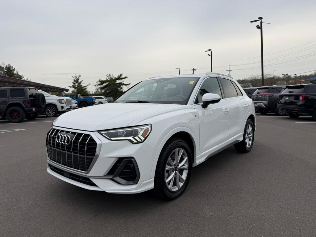 Audi Q3 Vehicle Full-screen Gallery Image 08