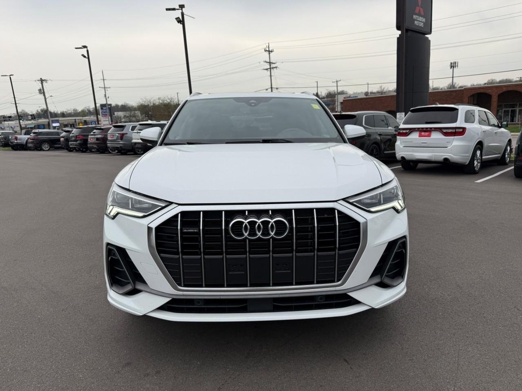 Audi Q3 Vehicle Full-screen Gallery Image 09