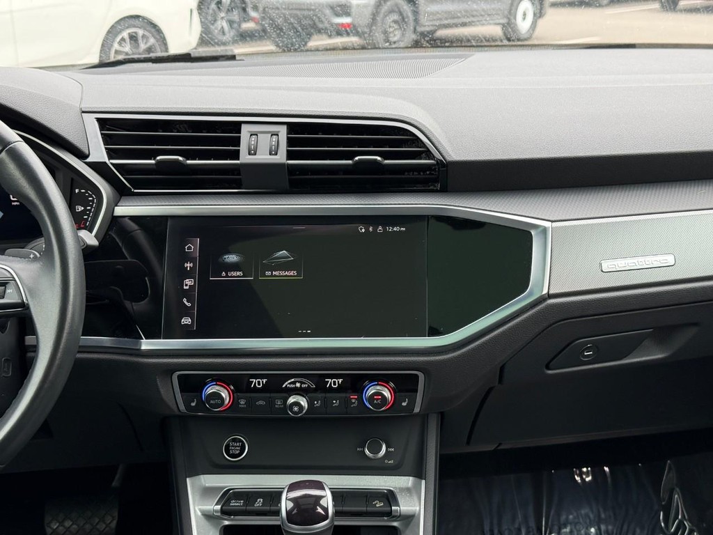 Audi Q3 Vehicle Full-screen Gallery Image 13