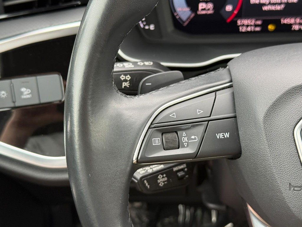 Audi Q3 Vehicle Full-screen Gallery Image 21