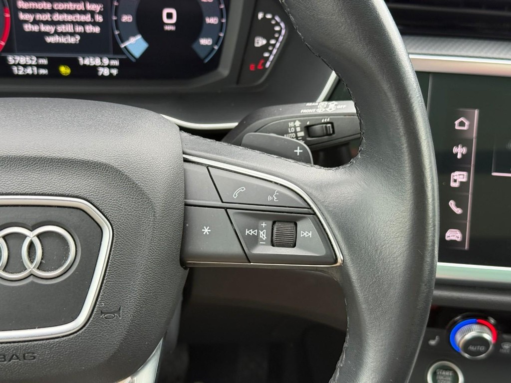 Audi Q3 Vehicle Full-screen Gallery Image 22