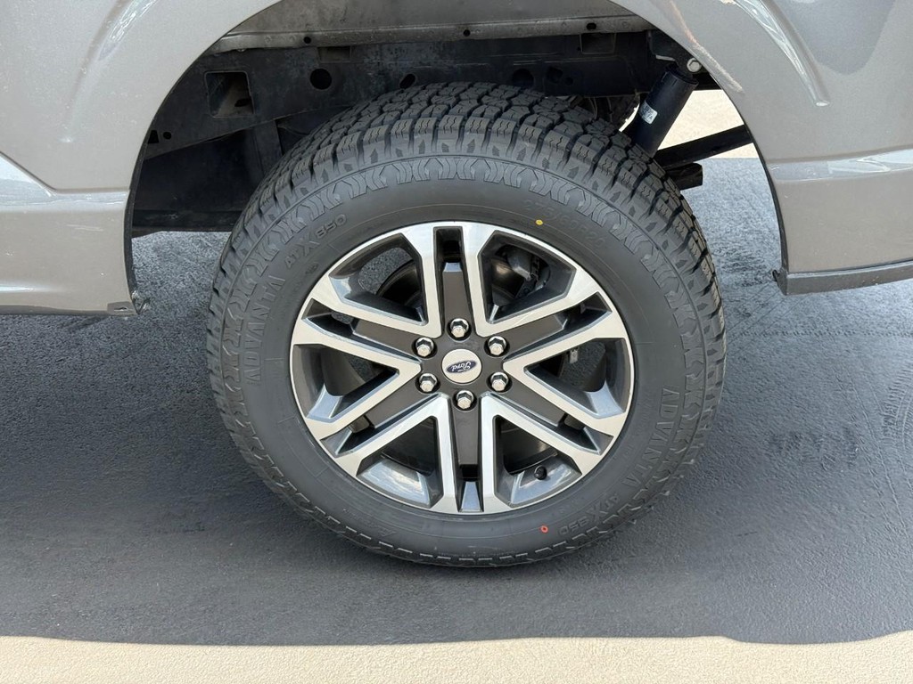 Ford F-150 Vehicle Full-screen Gallery Image 05