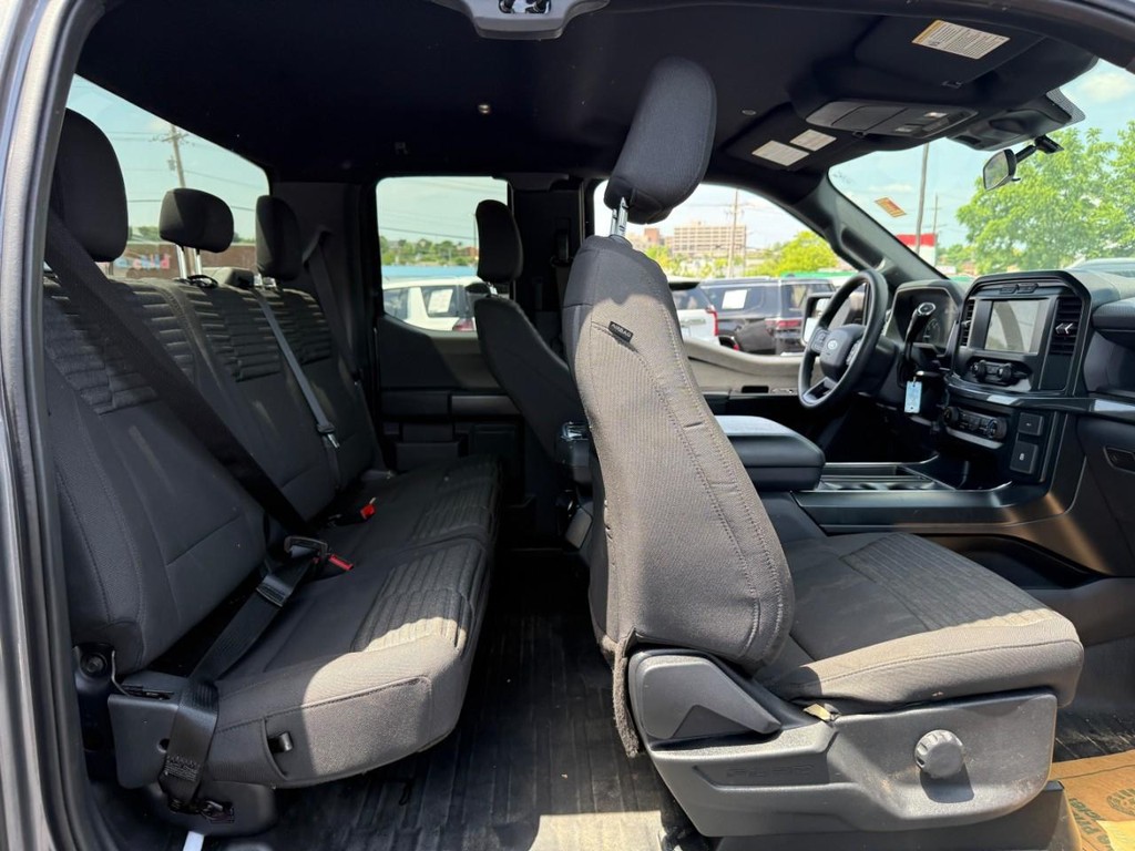 Ford F-150 Vehicle Full-screen Gallery Image 10