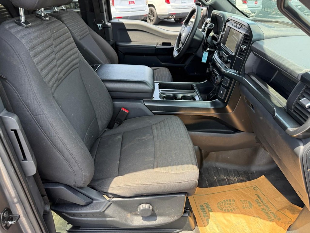 Ford F-150 Vehicle Full-screen Gallery Image 11