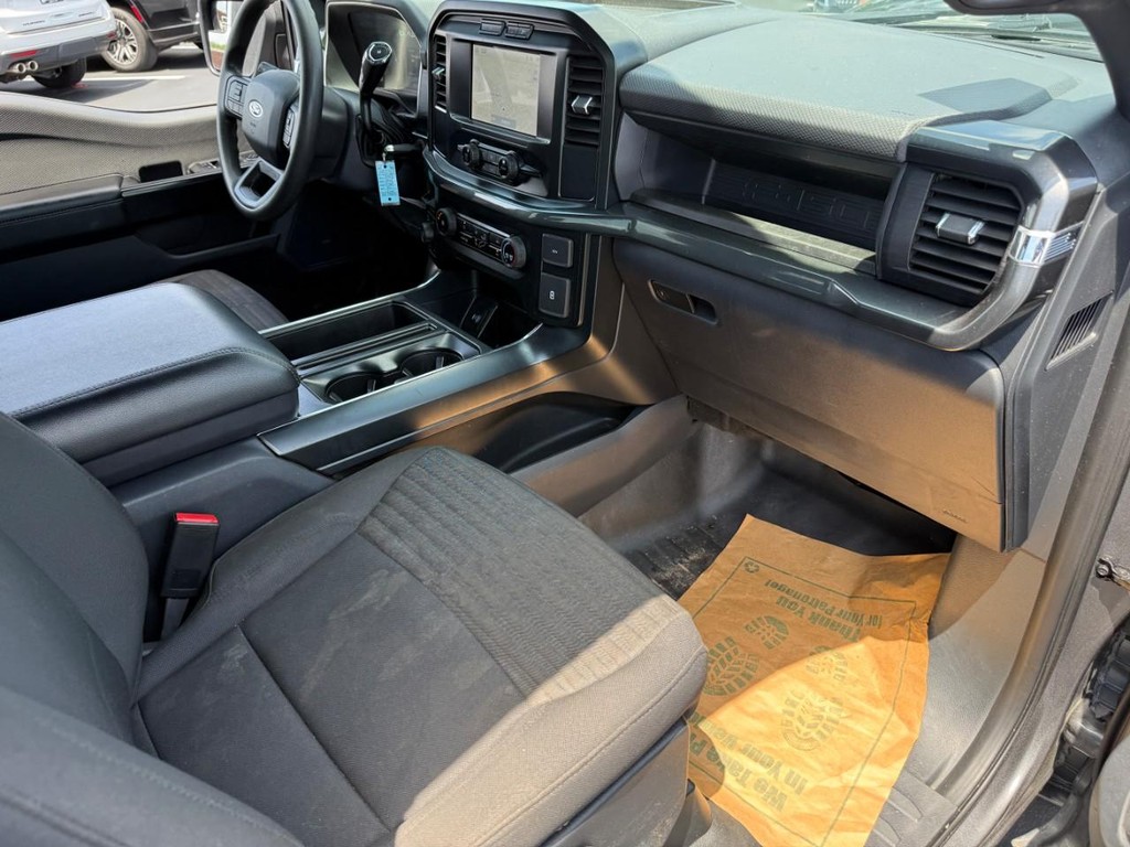 Ford F-150 Vehicle Full-screen Gallery Image 12