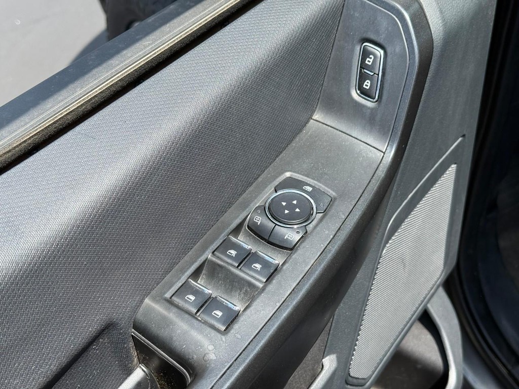 Ford F-150 Vehicle Full-screen Gallery Image 13