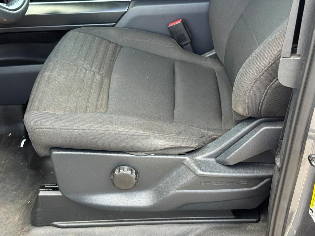 Ford F-150 Vehicle Full-screen Gallery Image 14