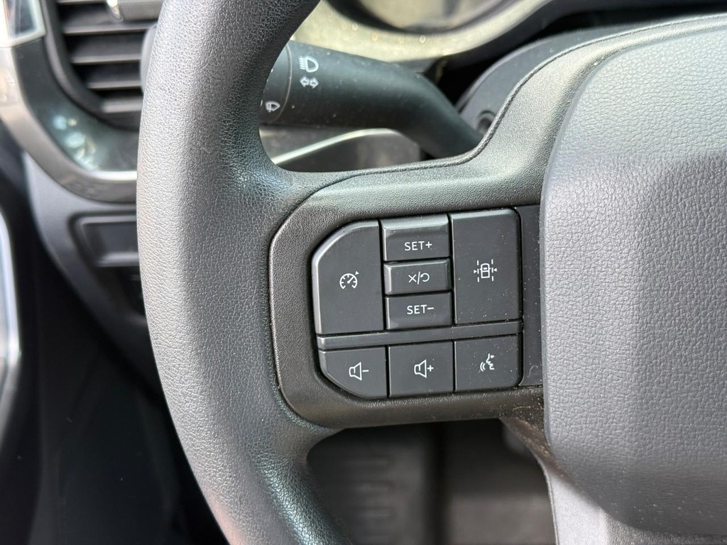 Ford F-150 Vehicle Full-screen Gallery Image 16