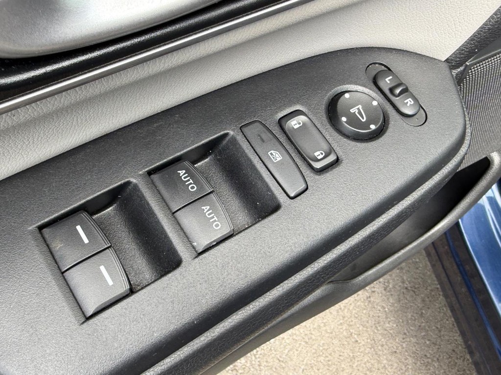 Honda CR-V Hybrid Vehicle Full-screen Gallery Image 16