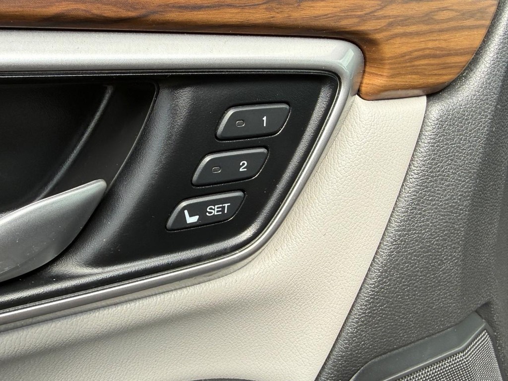 Honda CR-V Hybrid Vehicle Full-screen Gallery Image 17