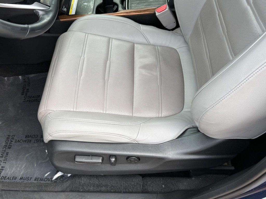 Honda CR-V Hybrid Vehicle Full-screen Gallery Image 18
