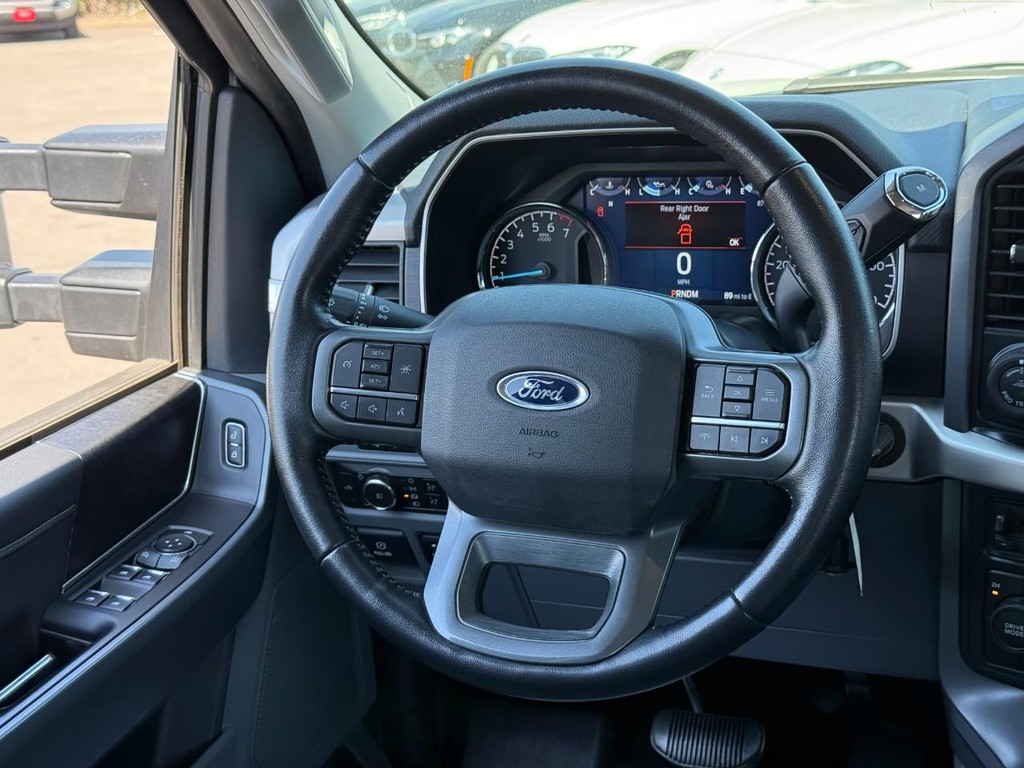 Ford F-150 Vehicle Full-screen Gallery Image 13