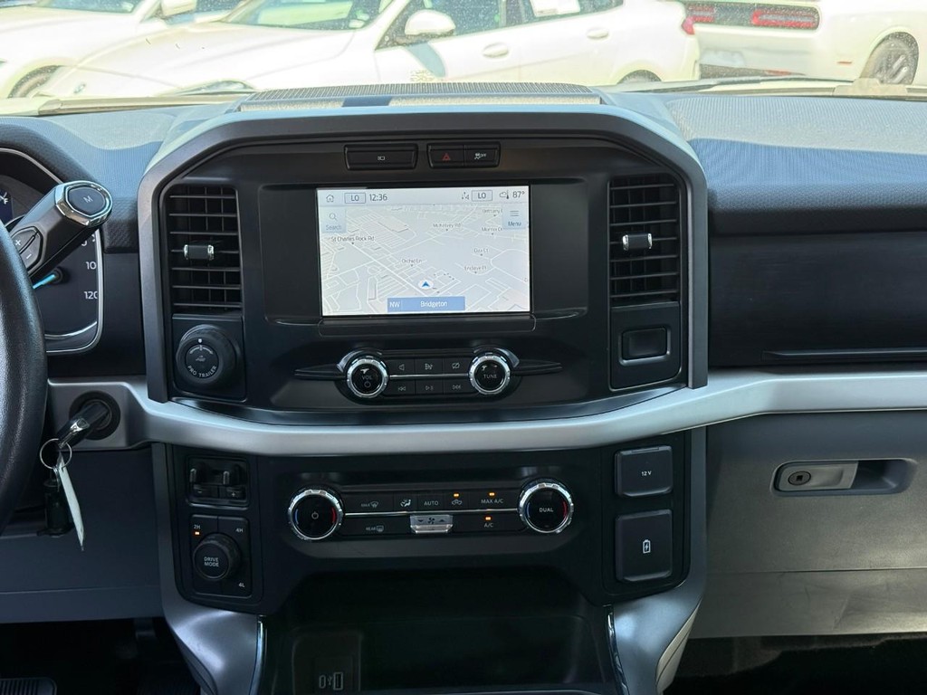 Ford F-150 Vehicle Full-screen Gallery Image 14