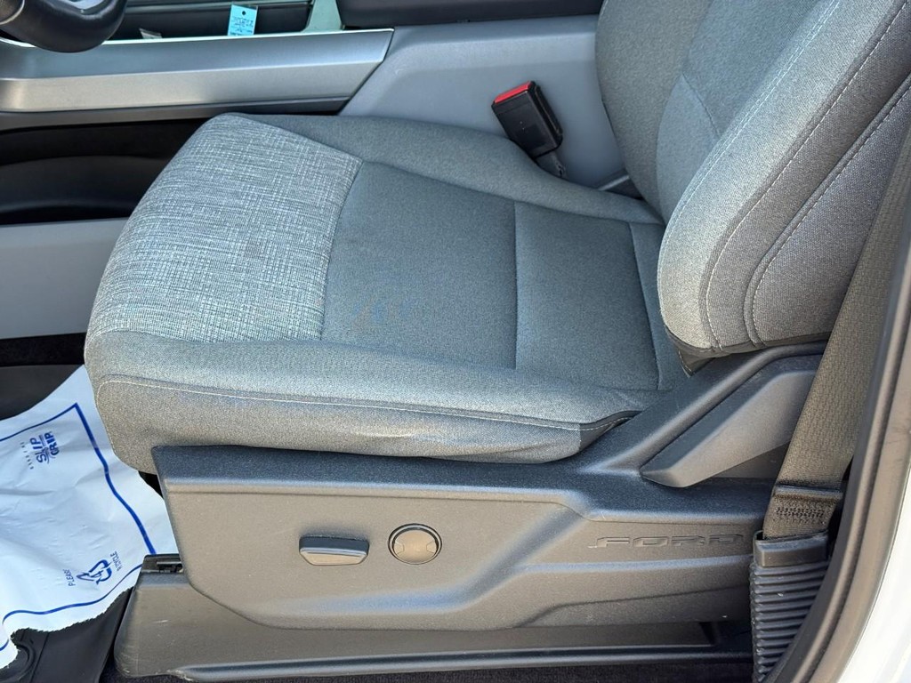 Ford F-150 Vehicle Full-screen Gallery Image 17
