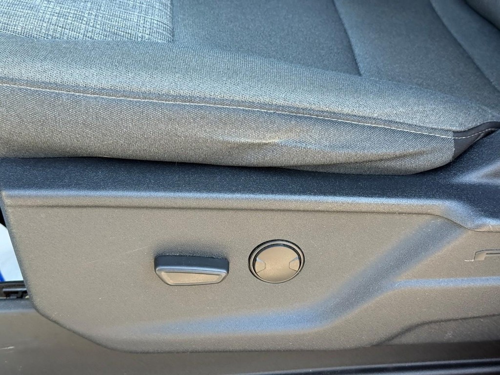 Ford F-150 Vehicle Full-screen Gallery Image 18