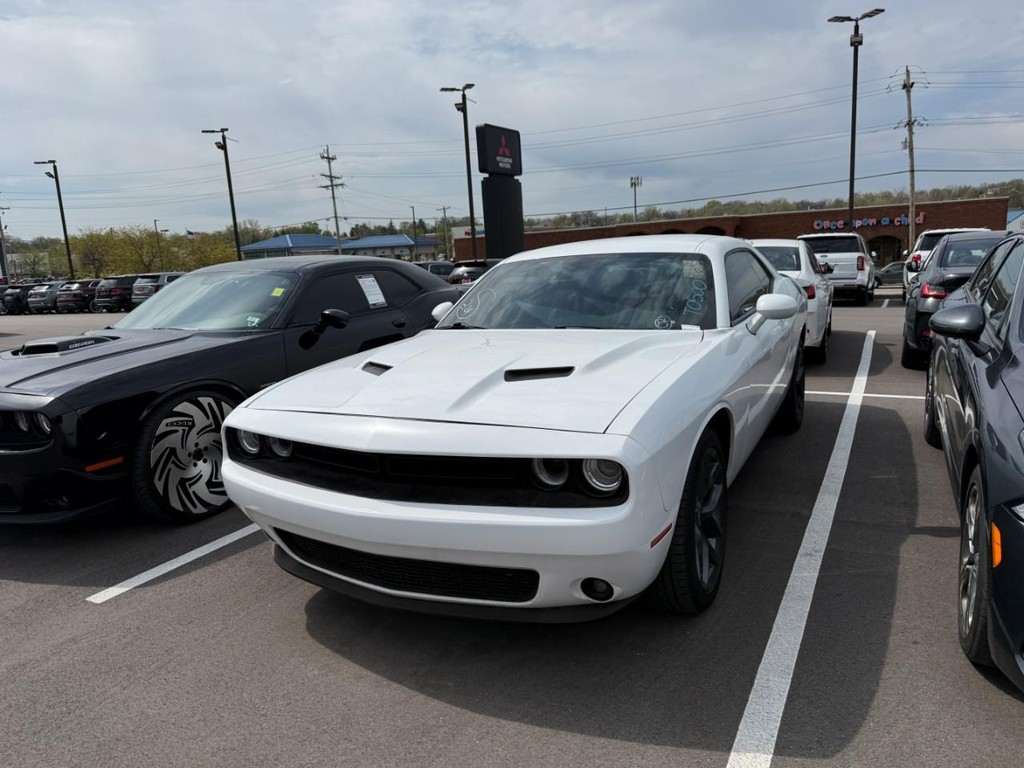 Dodge Challenger Vehicle Full-screen Gallery Image 03