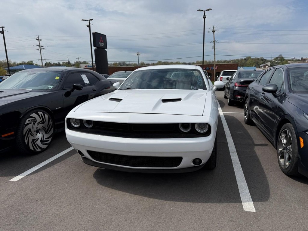 Dodge Challenger Vehicle Full-screen Gallery Image 04