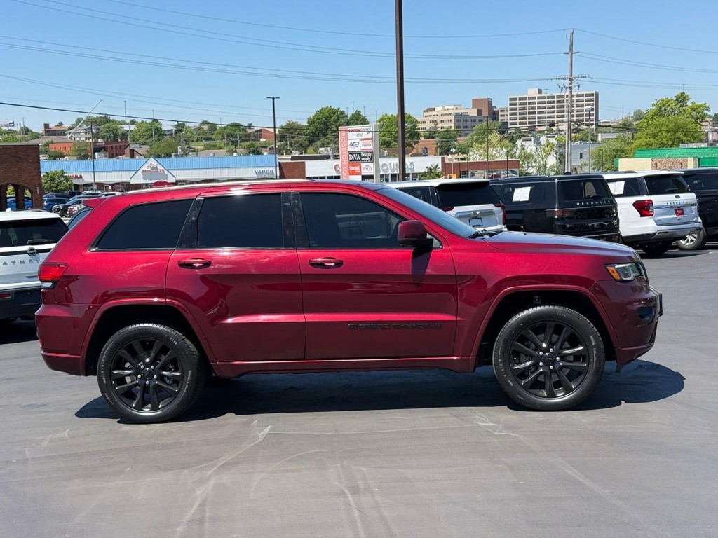 Jeep Grand Cherokee WK Vehicle Full-screen Gallery Image 02